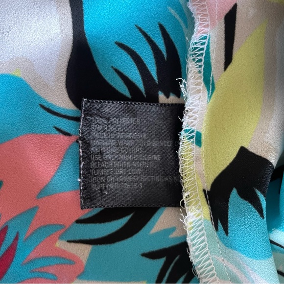 Relaxed plus size floral print lightest top - Picture 4 of 9